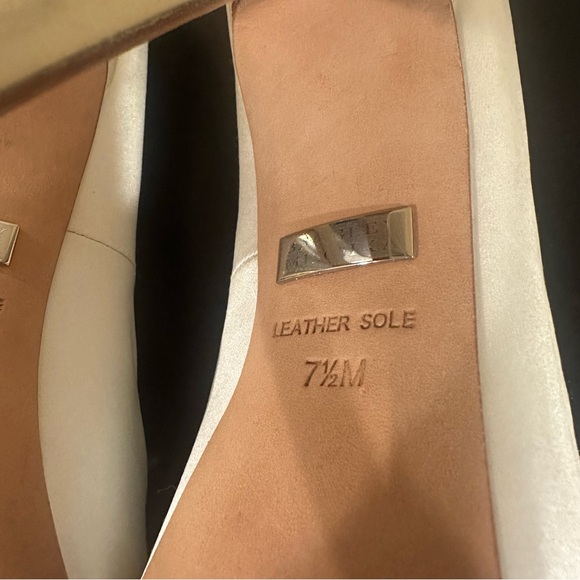 Badgley Mischka Kiara Bridal Pump Heel Size: 7.5 - Picture 7 of 11